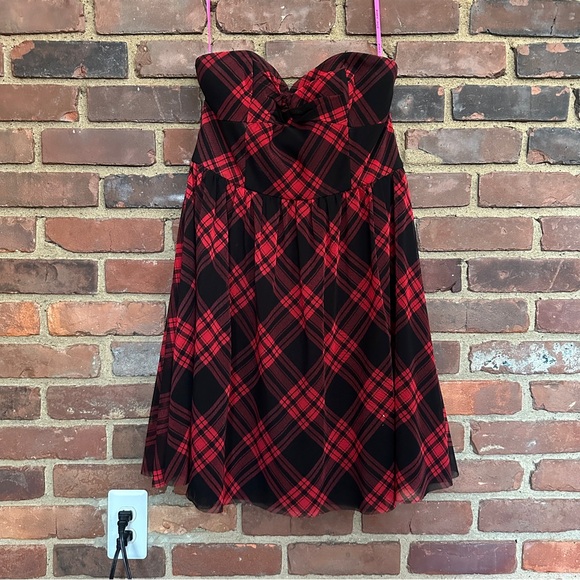 Betsey Johnson Dresses & Skirts - Betsey Johnson plaid strapless dress - size 12 / large